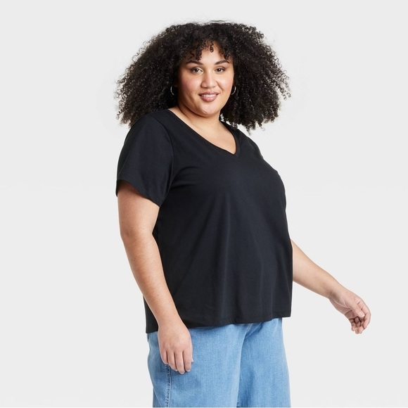 Ava & Grace Tops - Ava & Grace Black Short Sleeve V-Neck Tee